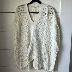 Gap open-front poncho - ivory mist size s/m crocheted knitted v neck cream